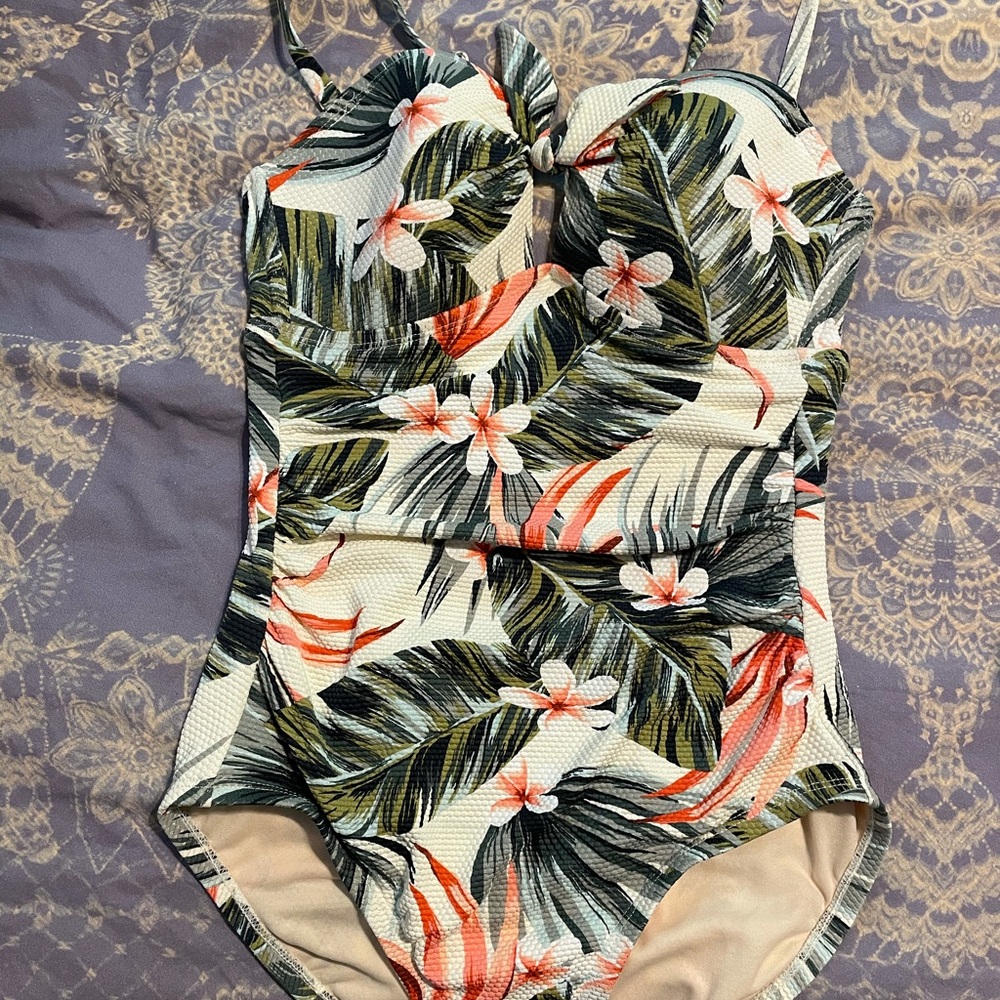 One piece floral - Super Flattering Fit